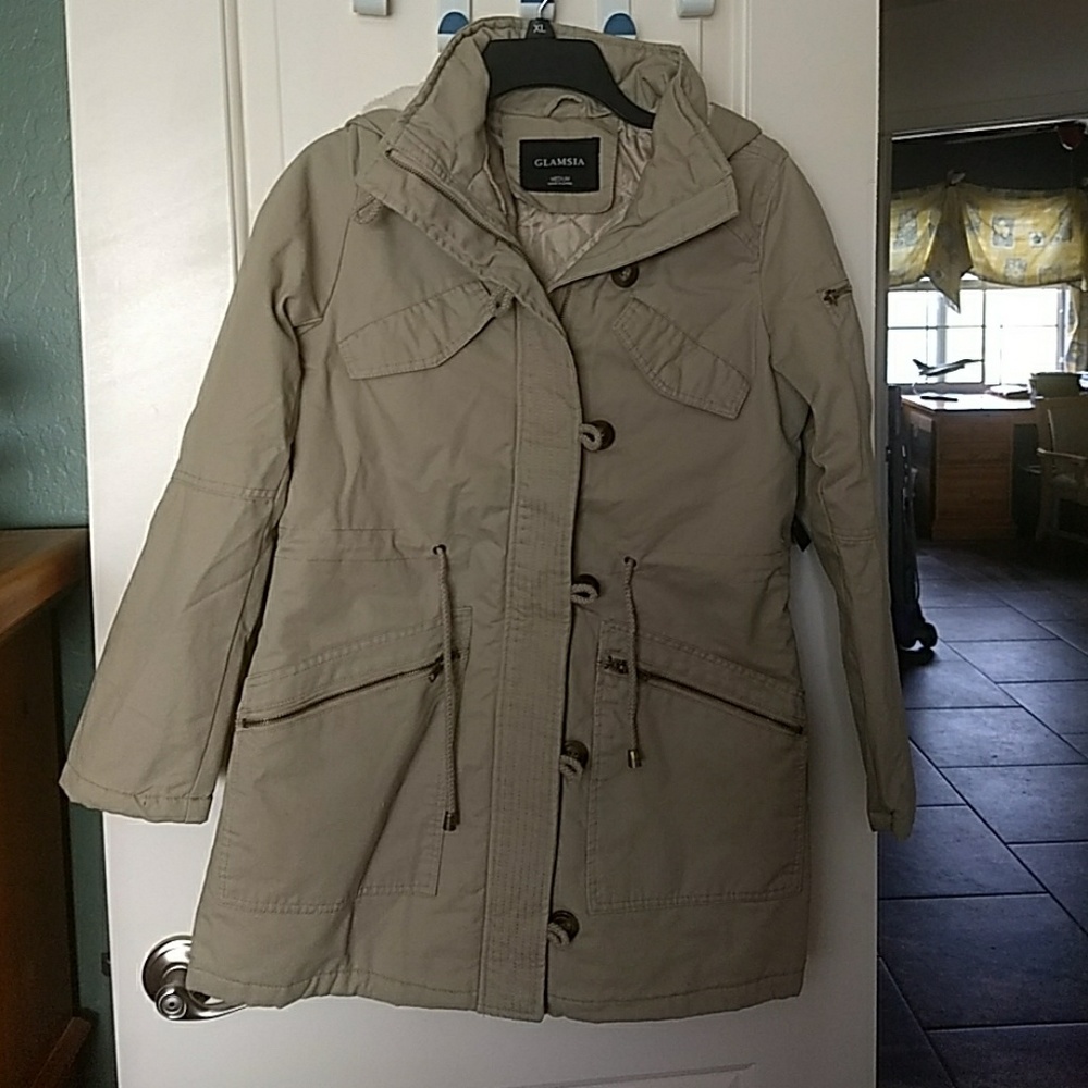 NWT SIZE MEDIUM winter coat with Pockets